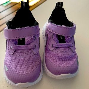 Kids 5c brand new Nikes skip on with Velcro strap